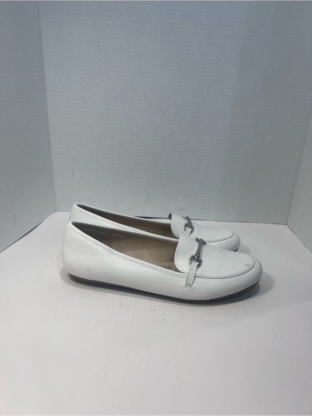 Cliffs by WHITE MOUNTAIN Women’s White Leather Loafers with Silver Bit